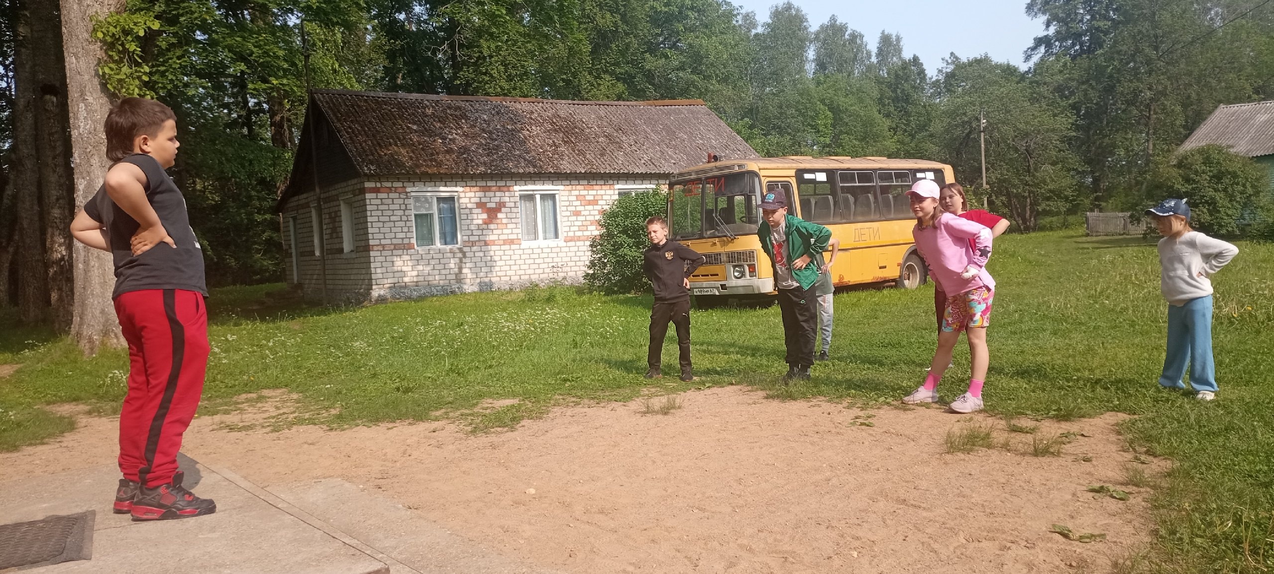 Сказка о спящей царевне и семи богатырях.